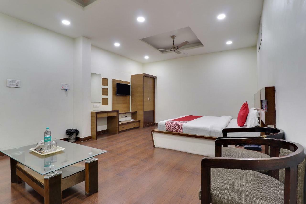 Oyo 43936 Hotel Rajputana Palace Farrukhabad Phòng bức ảnh
