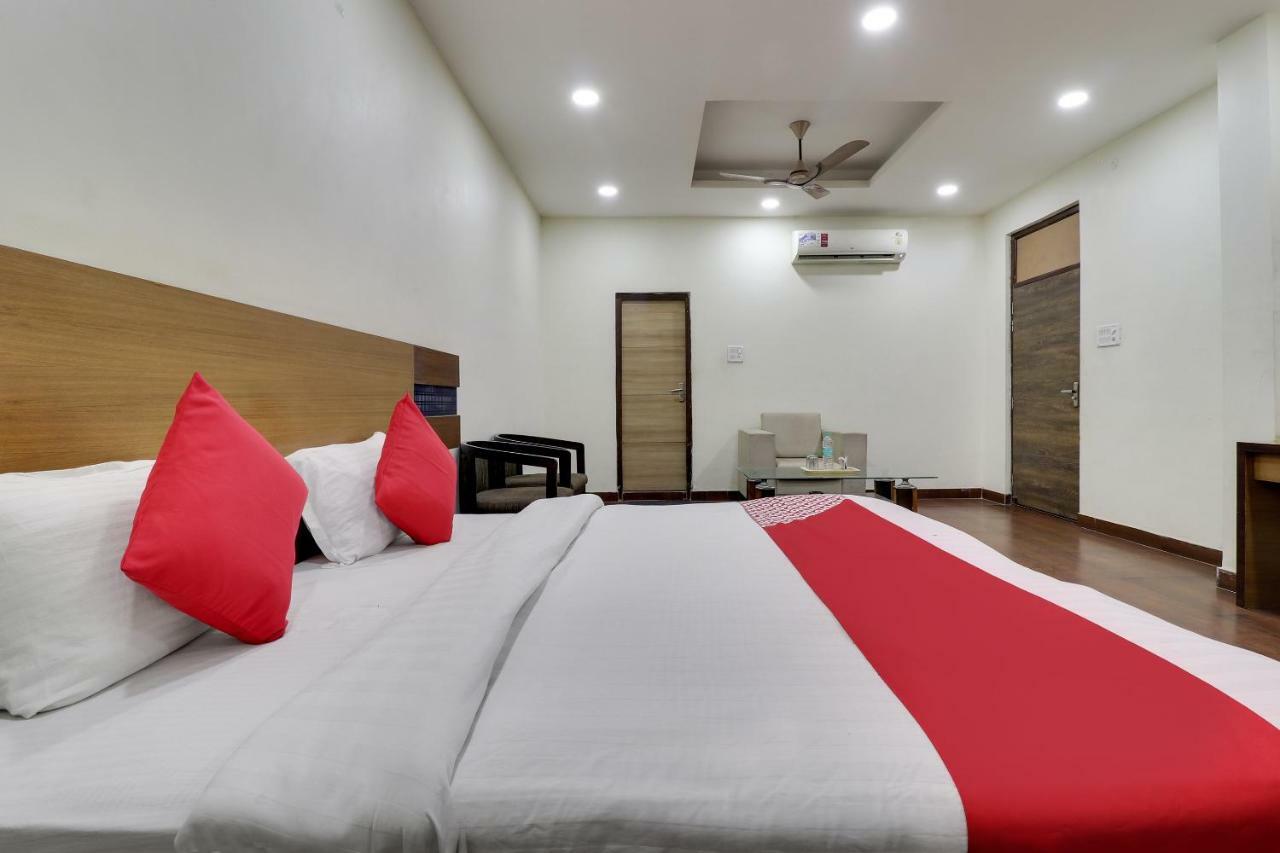 Oyo 43936 Hotel Rajputana Palace Farrukhabad Phòng bức ảnh